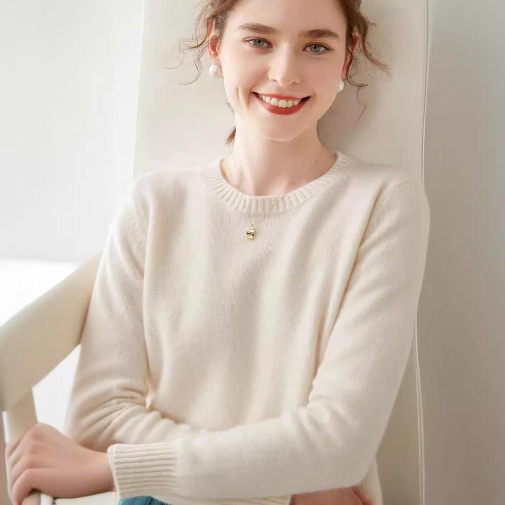 Women's Plus Size Round Neck Cashmere Sweater - Short Style, Thickened Knit Base Layer for Autumn & Winter, 2025 Edition.