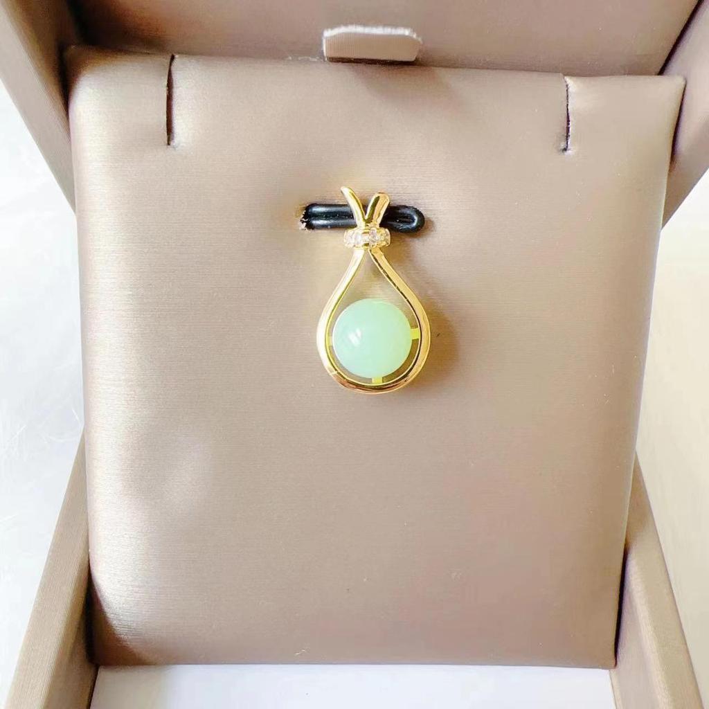 Lucky Bag Hetian Jade Titanium Steel Women's Necklace - Light Luxury Pendant Clavicle Chain, Simple Ins Choker.