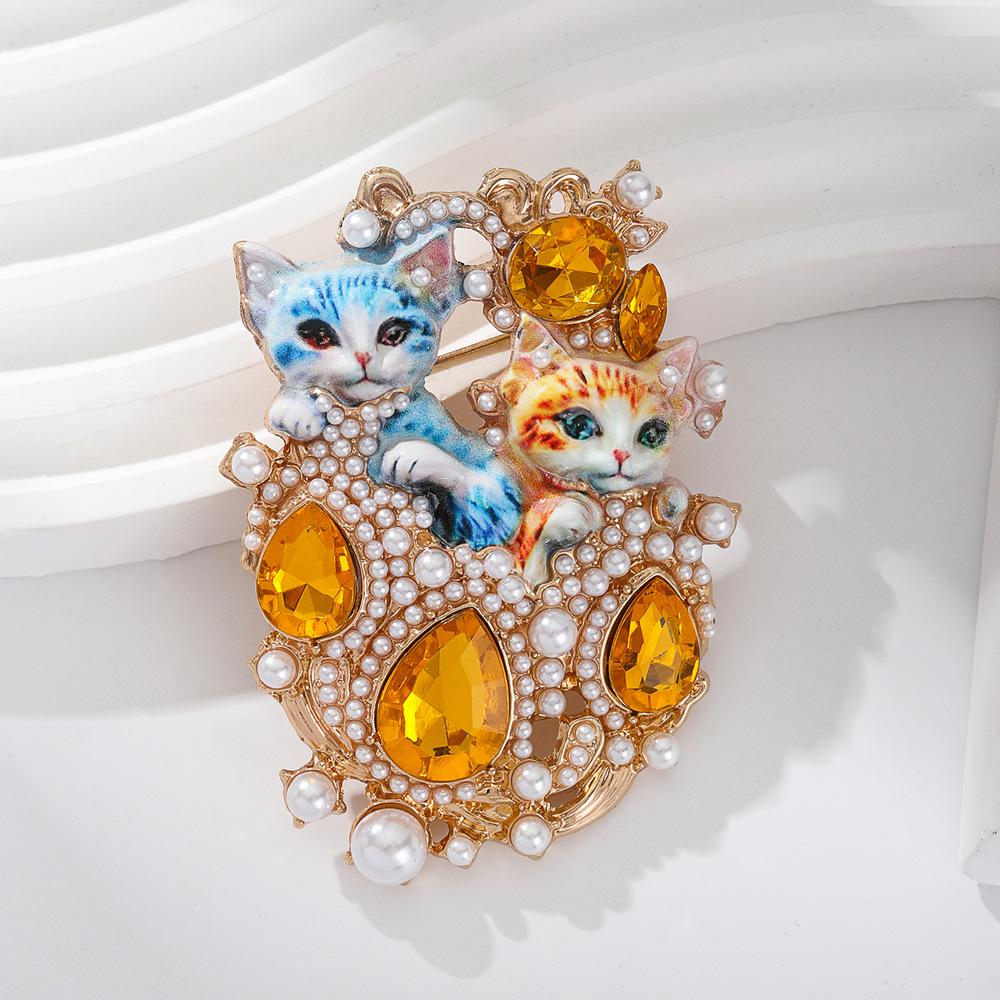Retro diamond-encrusted double cat brooch fashion high-end sense light luxury versatile cute animal environmentally friendly brooch women's