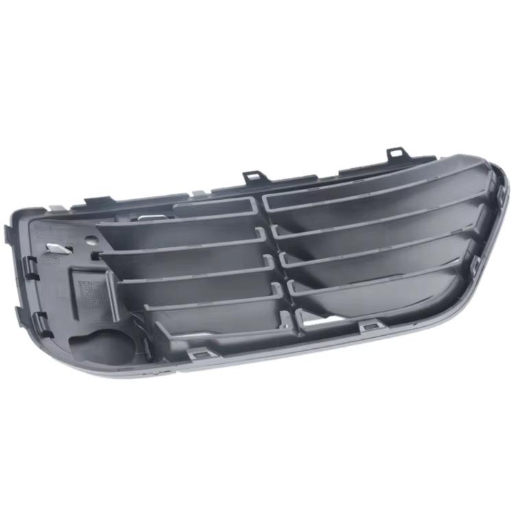 Grill Dolnego Zderzaka Przedniego BMW X1 F48 - Nr części 51117453987 i 51117453988