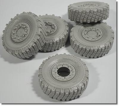 PanzerArt Italian Linche Light Armored Vehicle Tire Wheel Plastic Model Accessories PZ35743 1/35