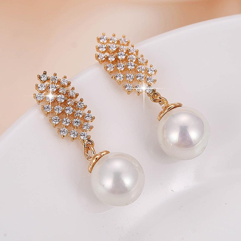 European-Style Diamond  Pearl Geometric Stud Earrings for Women