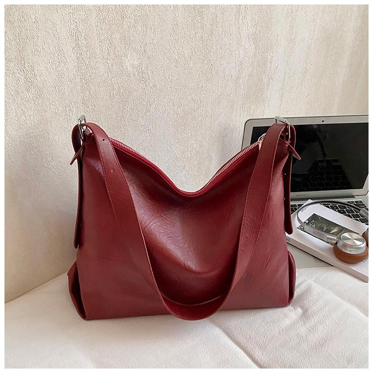 High-value large-capacity commuter bag women's new texture niche fashion simple shoulder bag