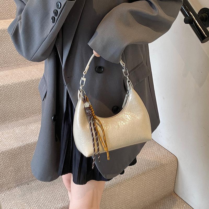 

Сумка плиссе премиум текстуры женская 2025 новая осенне-зимняя сумка-мессенджер супер огонь на плечо подмышку сумка-тоут тренд