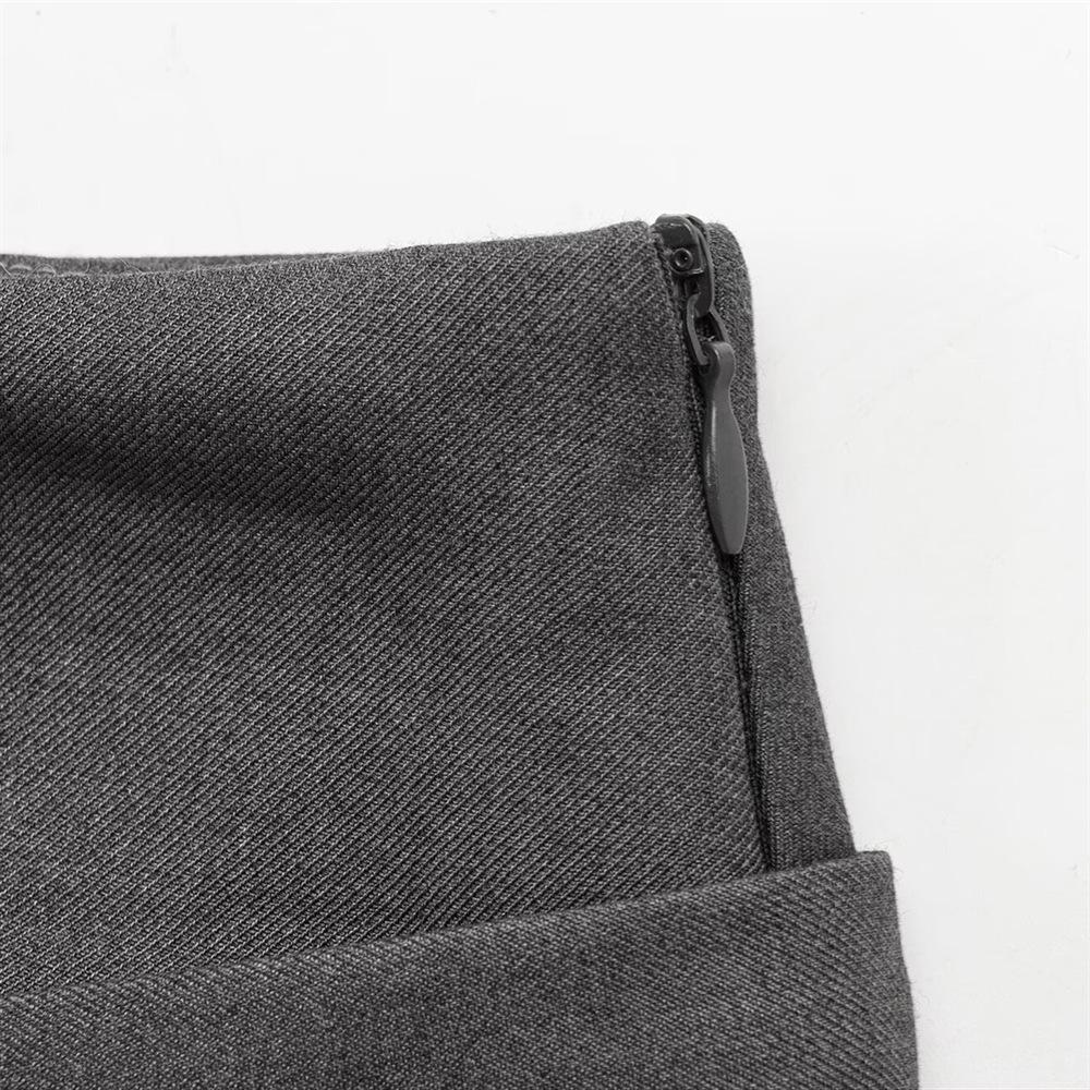 Frühling 2025 Damenmode: Schlanker Minirock mit hoher Taille und Falten, mit Gürteldetail