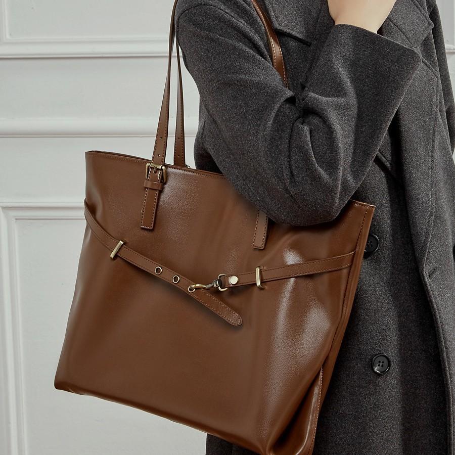 Top Layer Vegetable Tanned Leather Vintage Women's Bag Large Capacity Shoulder Bag 2025 New Trend Simple Commuter Tote Bag