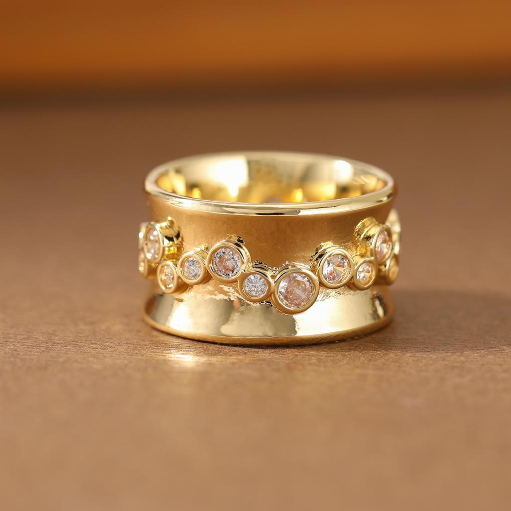 Simple Yet Luxurious Women's Wide Face Artificial Zirconia Ring Made of Copper, a Vintage and Exquisite Jewelry Gift Ring.