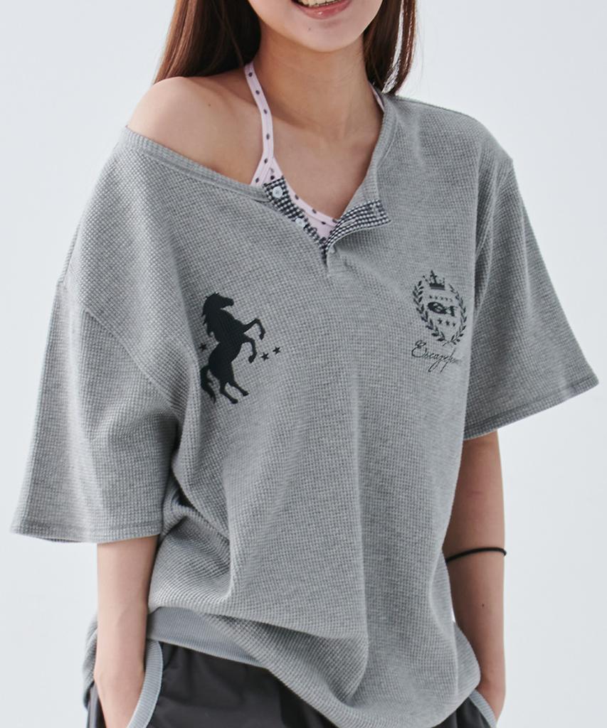 ESCAPEFROM [Escf X Hot Today] Heritage Horse Waffle Henley Neck Short Sleeve T-Shirt Gray