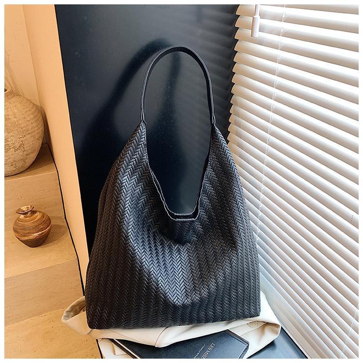 

Текстурированная сумка женская весна и лето новая модная большой вместимости модная простая популярная холщовая сумка-тоут на плечо чёрный