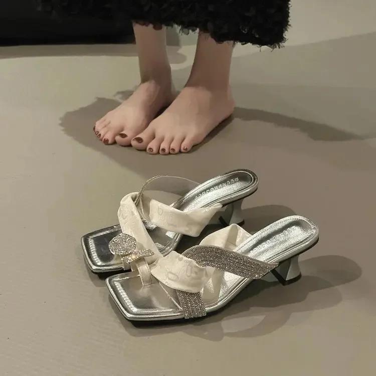 Fashion Fashionable Diamond Embellished High-End Fashion Sandals Breathable Hollow out Design Summer New Style Versatile Slip-On Slipper