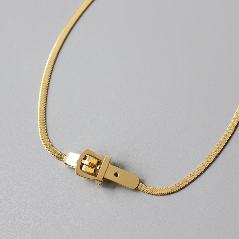 Personalized trendy cool belt buckle snake bone neck chain necklace neck chain can be worn in the shower
