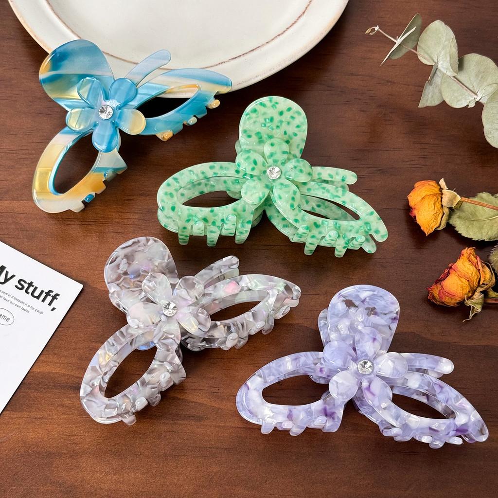 Stylish Oversized Acetate Hair Claw Clip Featuring Charming Floral Embellishments For Women