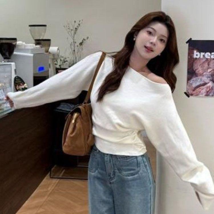 Women's Korean Style One-Shoulder Knitted Sweater - Off-Shoulder, Long-Sleeved, Waist-Slimming Design for Autumn/Winter.