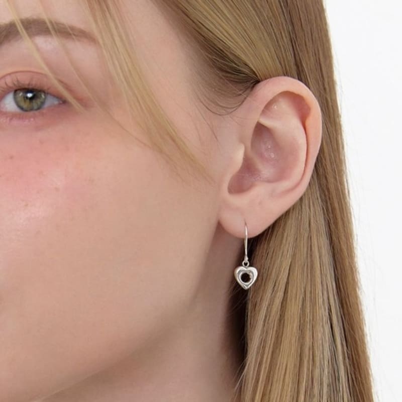 

moi moi Love hollow earrings (2color) silver