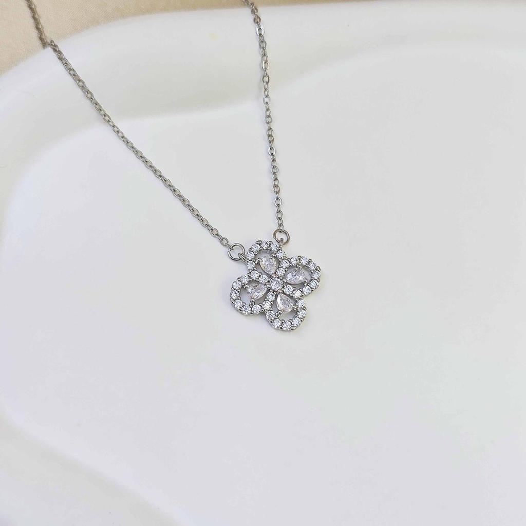 Women's Gold-Plated Copper Necklace: Luxury Fu Lu Pendant Clavicle Chain - Versatile Fashion Accessory