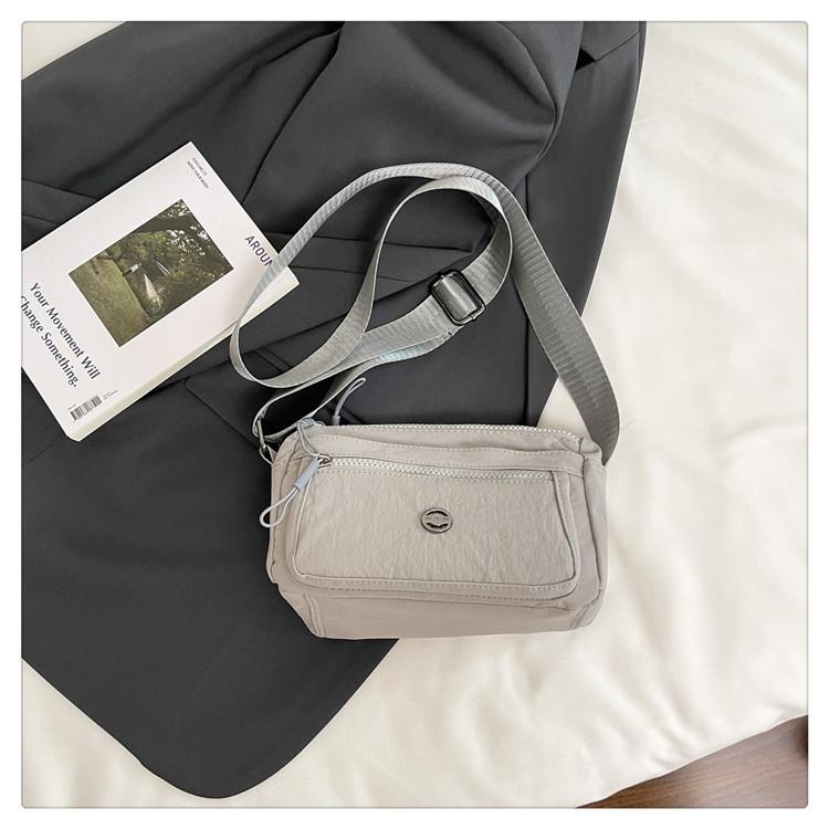 

Женская сумка 2025 лето новая нейлоновая сумка сумка для отдыха модная многосекционная сумка через плечо легкая сумка для покупок на плечо серый