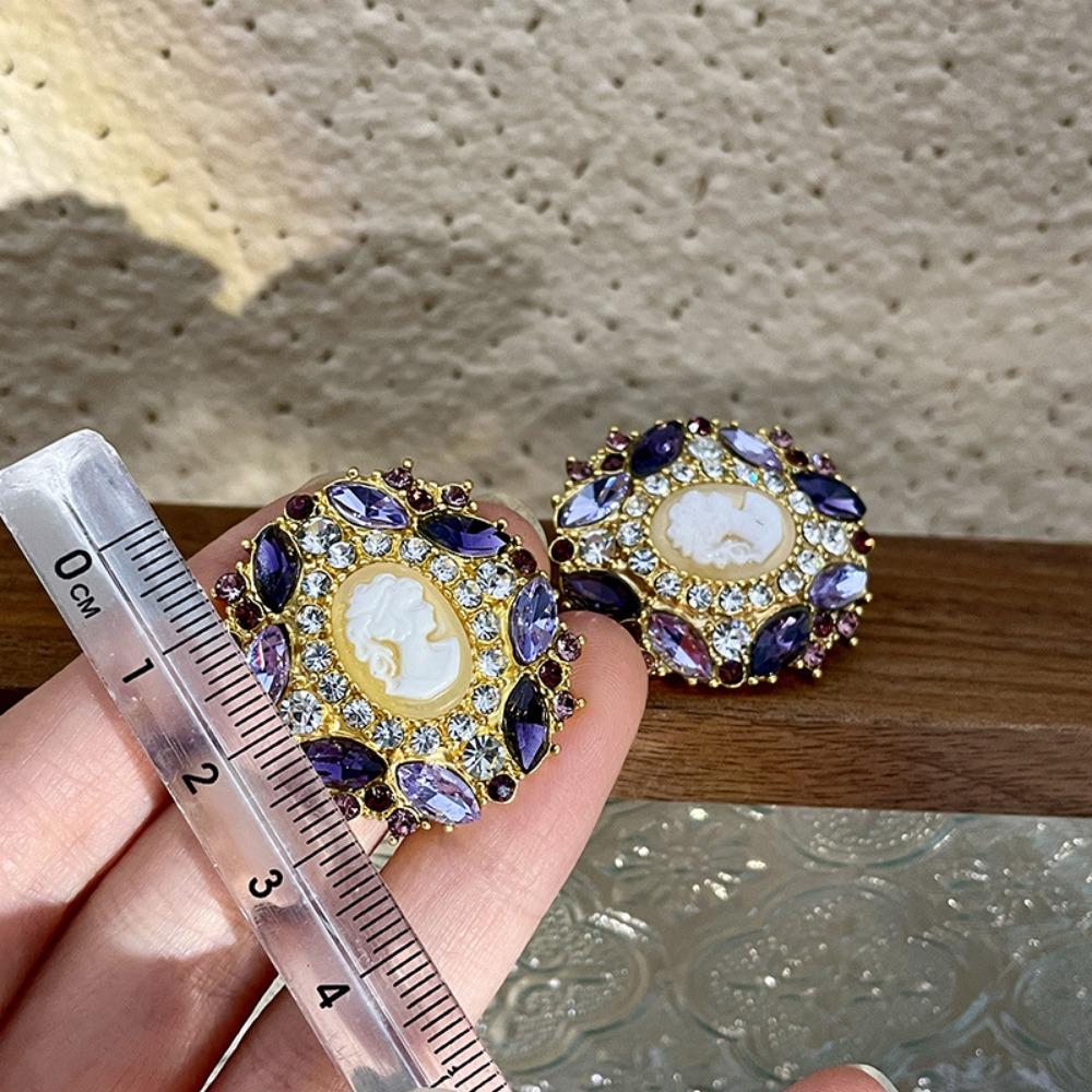 Medieval Earrings Palace Style Queen's Head Flashing Zirconium Earrings Retro Oval Earrings