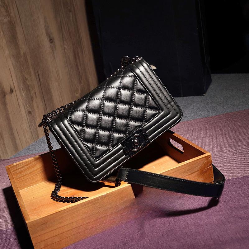 

Сумка на цепочке с бриллиантами Новая европейская и американская мода Легкая в носке женская сумка Сумка через плечо Сумка через плечо Женская маленькая сумка