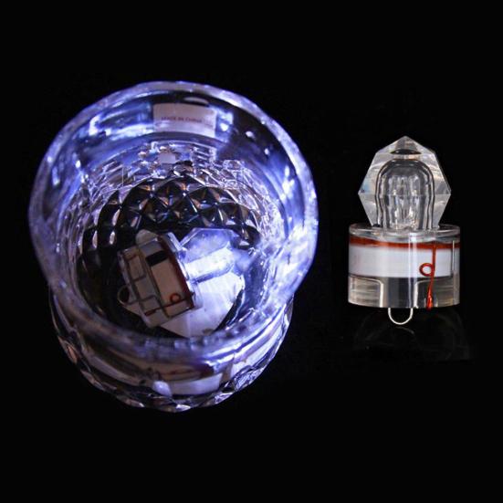 Fankeao Deep Sea Diamond Shape Underwater LED Fishing Light Squid Strobe Bait Lure Tool