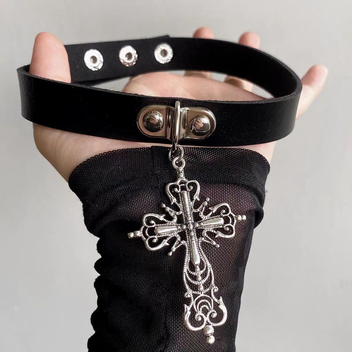 Gothic Y2K Baroque Cross Pendant Choker Black Velvet Rosary Beads Layered Necklacefor Women Aesthetic Jewelry Cosplay Party Gift