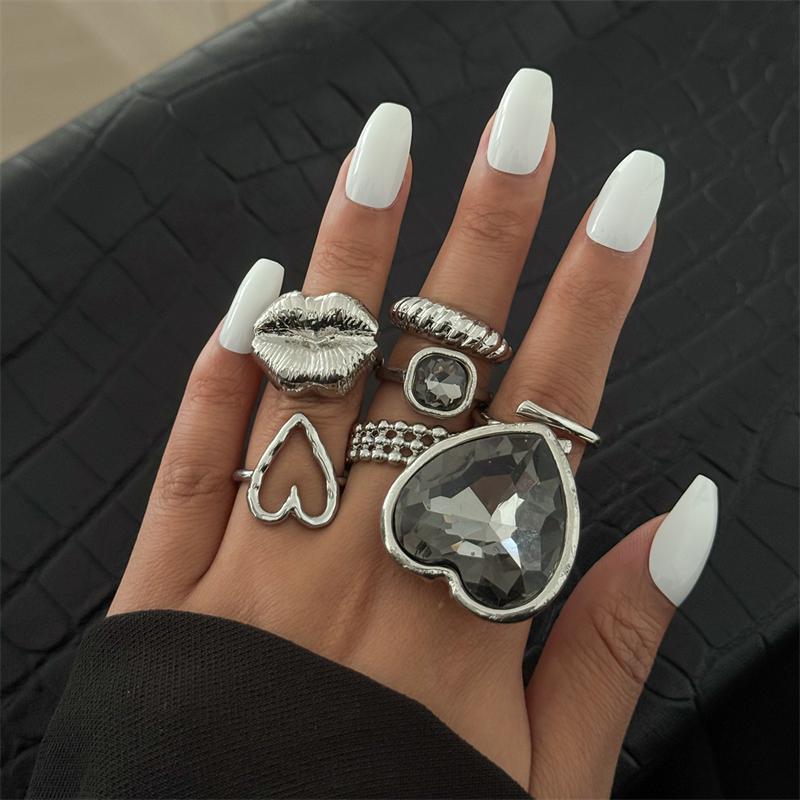 

Vintage Punk Ring Set for Women Grey Crystal Zircon Love Heart Shape Exaggerated Lips Metal Finger Ring Party Hip Hop Jewelry