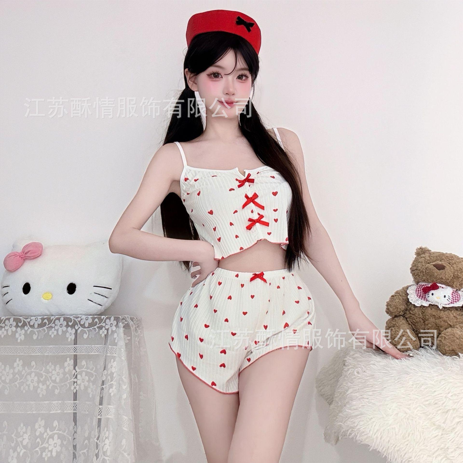 

New heart-shaped printed contrasting color homewear cute polka dot shorts front placket split suspender set Small size 40-60kg