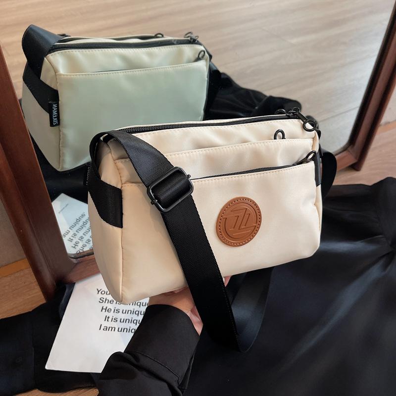 Casual simple bag women's new fashion niche design shoulder messenger bag multi-layer pillow bag