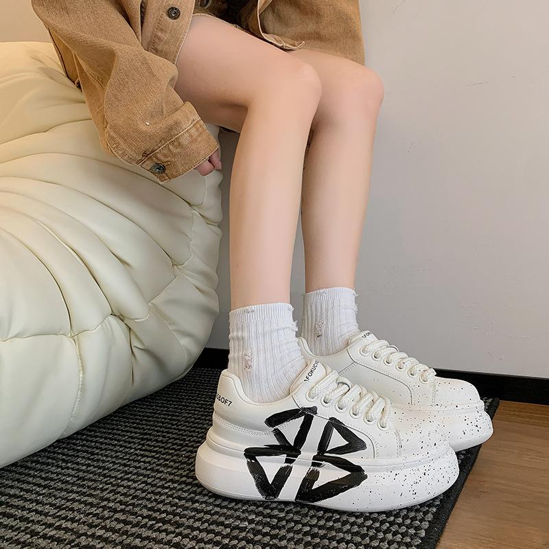 Muffin Thick-soled Little White Shoes Women's 2025 New Small Height Increase Comfortable and Light Casual Sports Breadboard Shoes