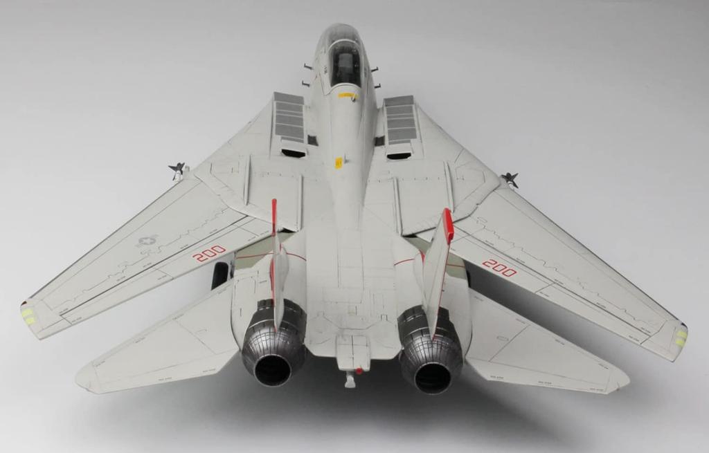 Platz/Italeri 1/48 scale U.S. Navy Carrier-Based Fighter F-14A Tomcat VF-111 Sundowners Plastic Model TPA-16, Molded in Color