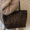 Popular Textured Bag Women's 2025 Autumn New Leopard Print Tote Bag Women's Large-capacity Commuter Shoulder Bag