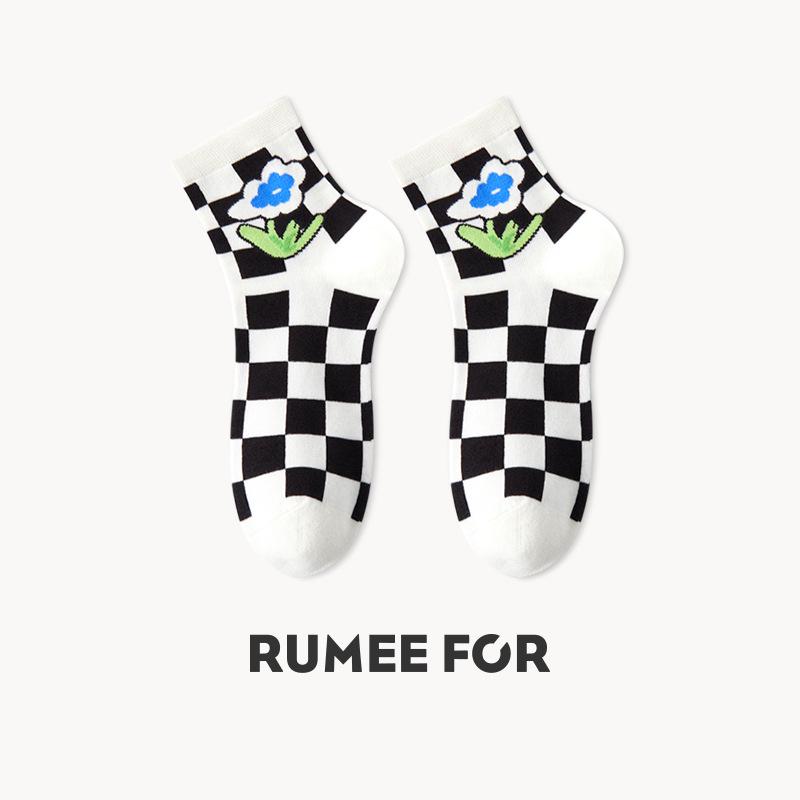 Lumi Women's Trendy Mid-Calf Socks – Cute 3D Tulip Cotton Socks