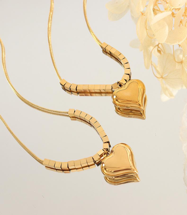 Korean Trendy Love Heart Snake Bone Chain Women's Non-Fading Versatile Peach Heart Pendant Necklace