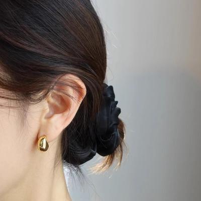 Exquisite Kleine Silberbohnen-Ohrringe – Minimalistischer Metall-Pendlerschmuck für Frauen