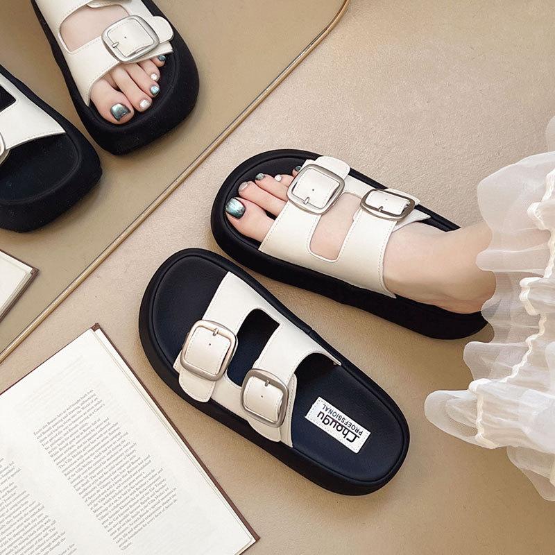 Super fire with skirt French flat bottom sandals women's summer wear 2025 new fashion high-end thick-soled slippers