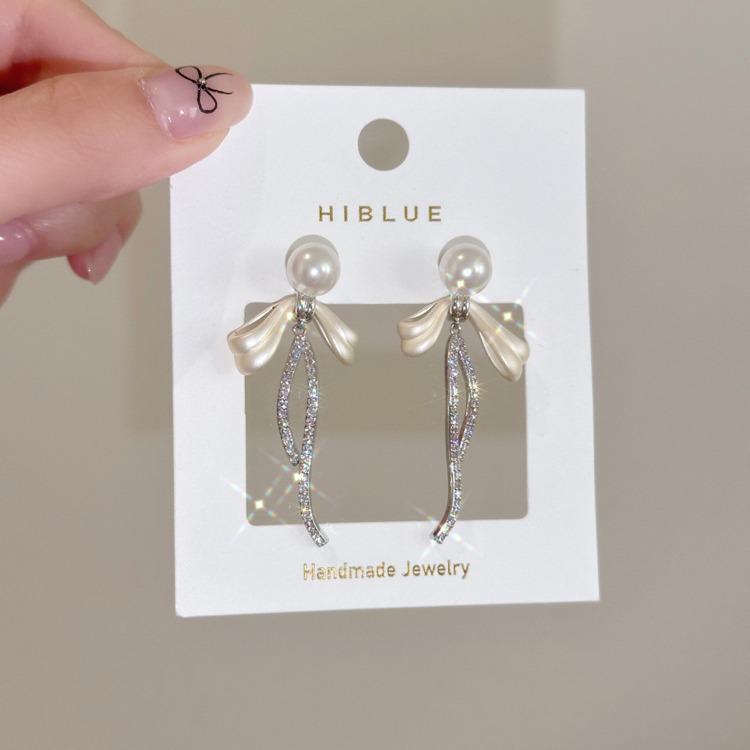 Elegant Pearl Bow Tassel Earrings: Chic, Sweet & Versatile Studs