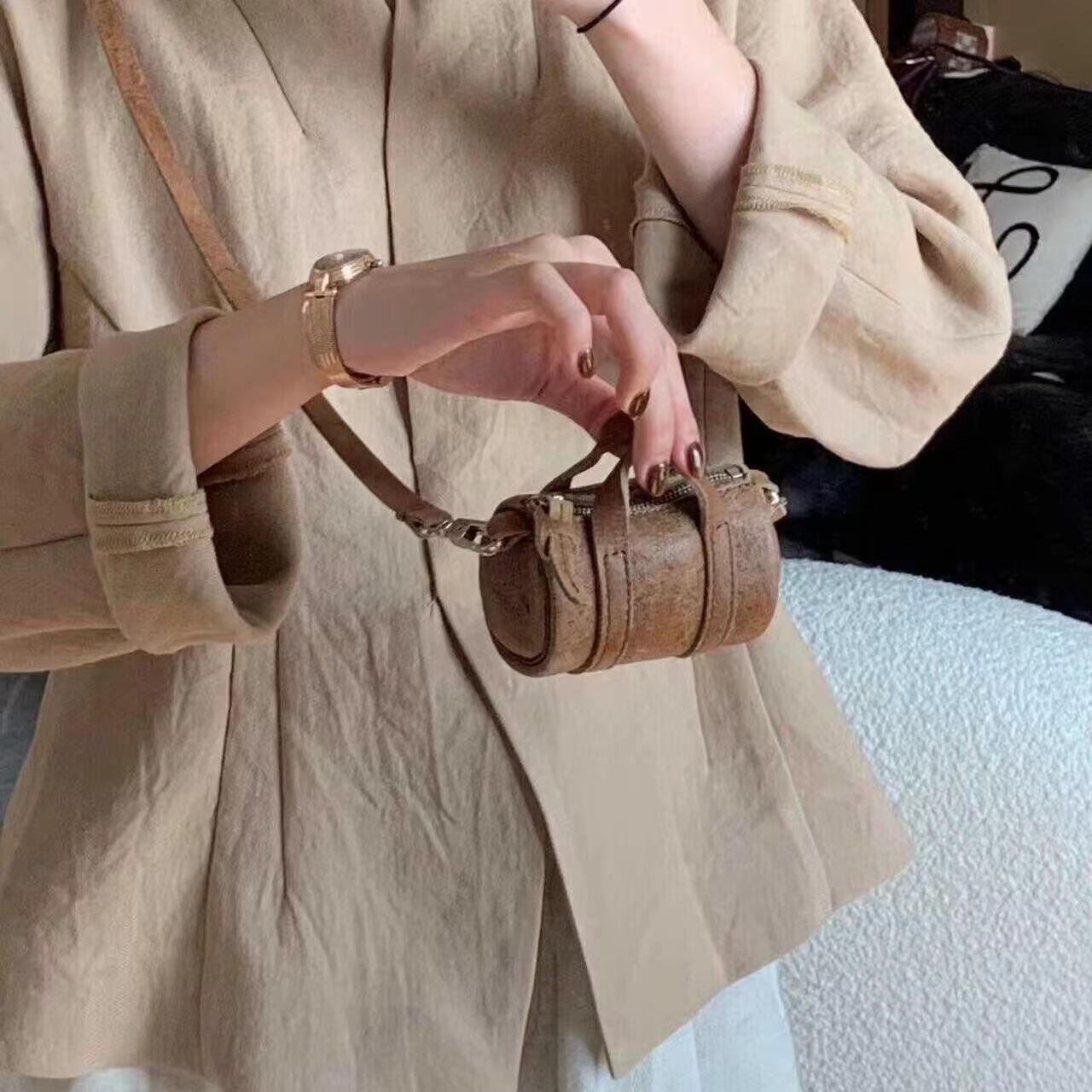 Осень 2024 новая ретро коричневая мини изысканная нишевая ins шейная наплечная премиум цилиндрическая сумка