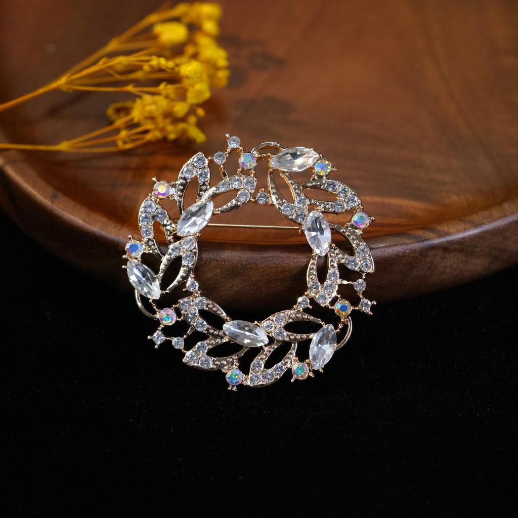 Elegante Europäische & Amerikanische Strassblumen Brosche, Anti-Exposition Pin, Damen Mode Kristall Kleidung Accessoire