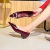 Spitze burgunderfarbene Lackleder niedriger Absatz leichter Mund Einzelne Schuhe Damen 2025 neu Frühling und Herbst Damenschuhe Nude High Heels dicker Absatz