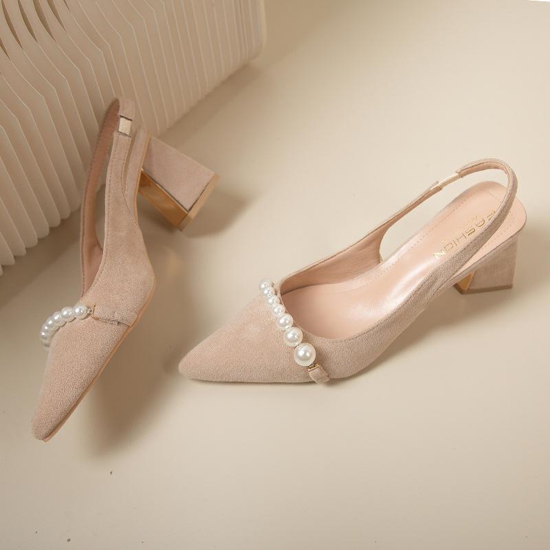 

In the autumn of 2025, the new Baotou back space wears thick heels and back straps, pearl fairy style simple temperament single shoes. 40