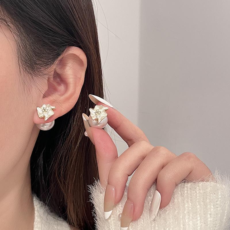 Light Luxury High-End Two-Wear Flower Diamond-Encrusted Pearl Stud Earrings Exquisite Retro Elegant Design Earrings Women
