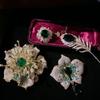 Elegante Blumenbrosche mit Zirkonia-Steinen, 18 Karat vergoldet, im Vintage-Gartenstil, Anstecknadel für Damen