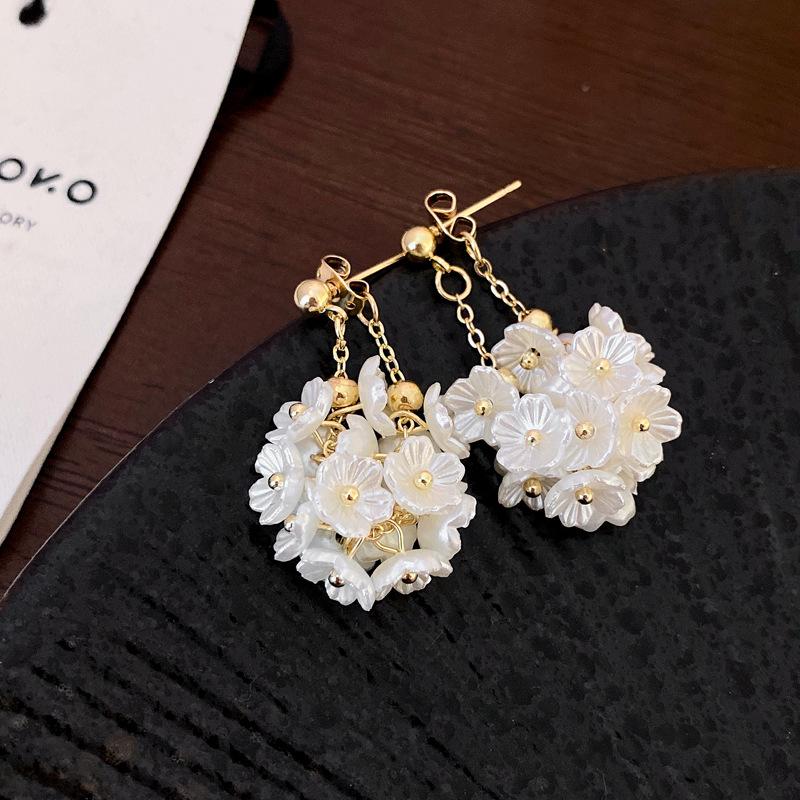 French Pearl Flower Earrings Personalized Fashion Stud Earrings Temperament Earrings Women