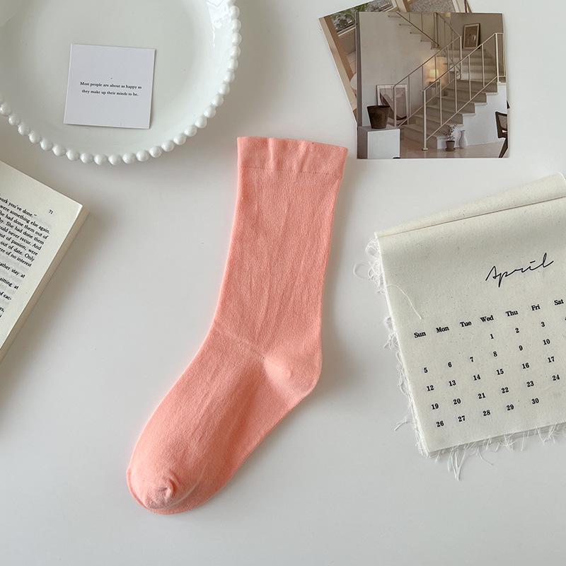 Women's Mid-Calf Socks: Autumn/Winter Maternity Loose-Fit, Solid Color, Trendy Spring Pile Socks in Black or White