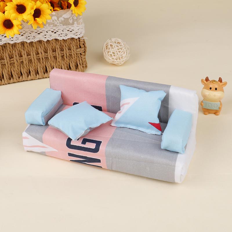 1 szt. Domek dla lalek Symulacja Mały Zestaw Mebli Sofa z Tkaniny w Kwiaty z 2 Poduszkami Akcesoria dla Lalek