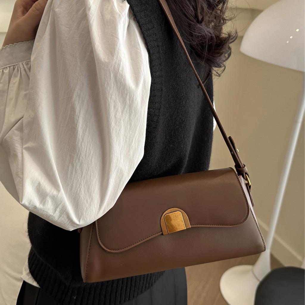 French niche high-end bag women's 2025 new fashion retro shoulder underarm bag versatile messenger baguette bag