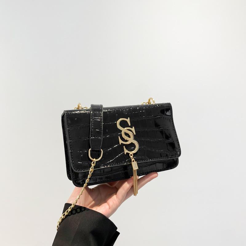 Fashionable Retro Small Square Bag Handheld Crossbody Bag Large Capacity New Temperament and Fashion Design One-shoulder Crossbody Bag