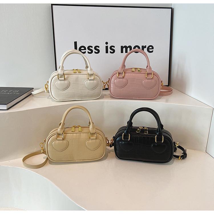 IELGY Korean version of fashionable portable sweet underarm small square bag, simple and versatile shoulder messenger bag