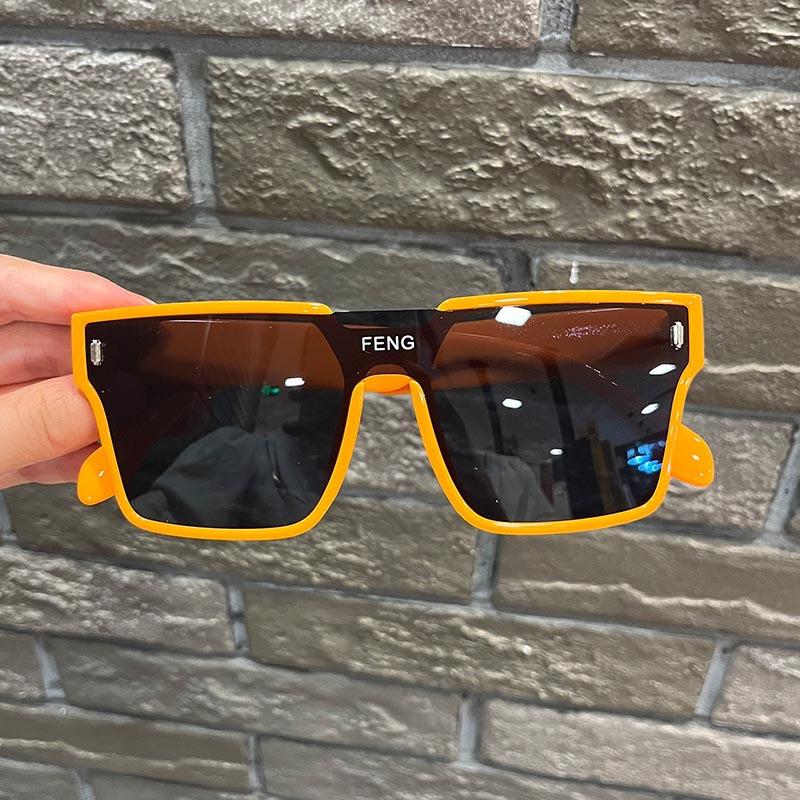 Occhiali da Sole per Bambini Fotografia di Strada Con Occhiali a Montatura Larga Protezione UV e Protezione dalla Luce Intensa