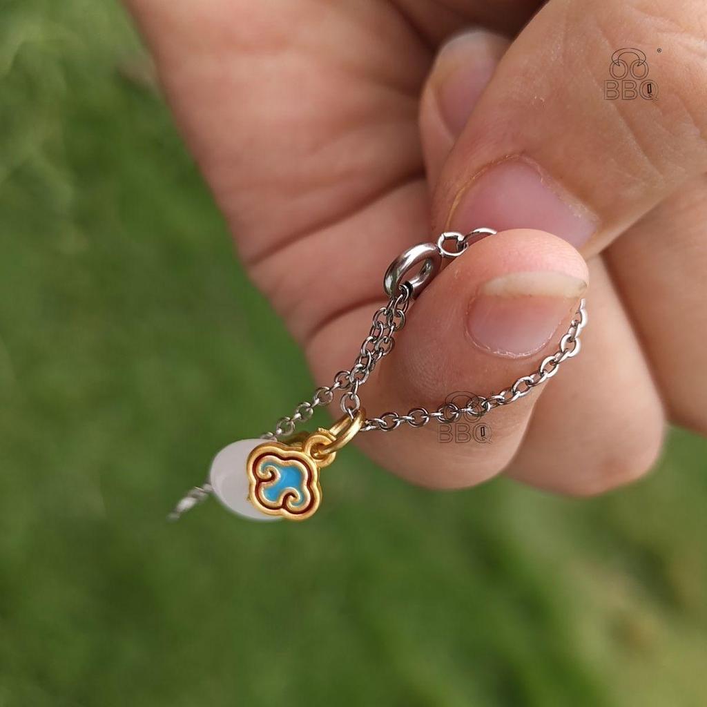 Adjustable Exotic Pet Necklace with Agate Charm for Squirrels, Sugar Gliders, Parrots, Hamsters, and Meerkats