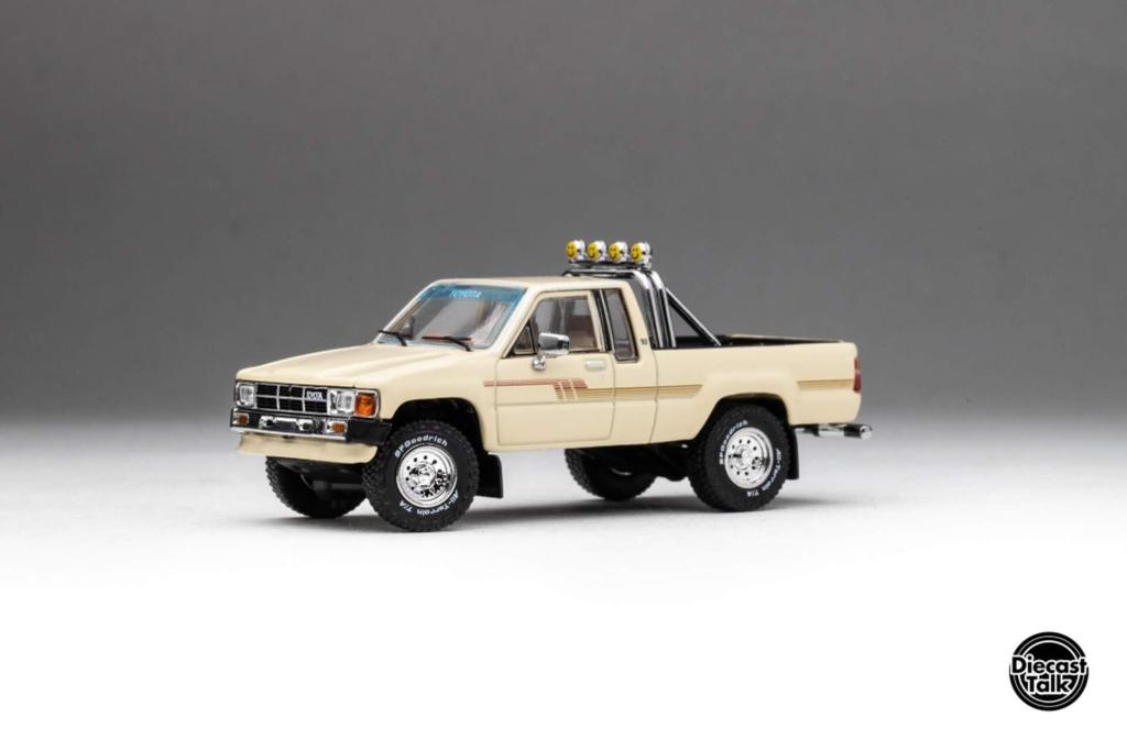 FREESTYLE GCD Scale Toyota Hilux SR5 Xtracab 1985 Beige with DiecastTalk Custom Complete Model 1/64 Accessories, Order, DTG0020-BEI